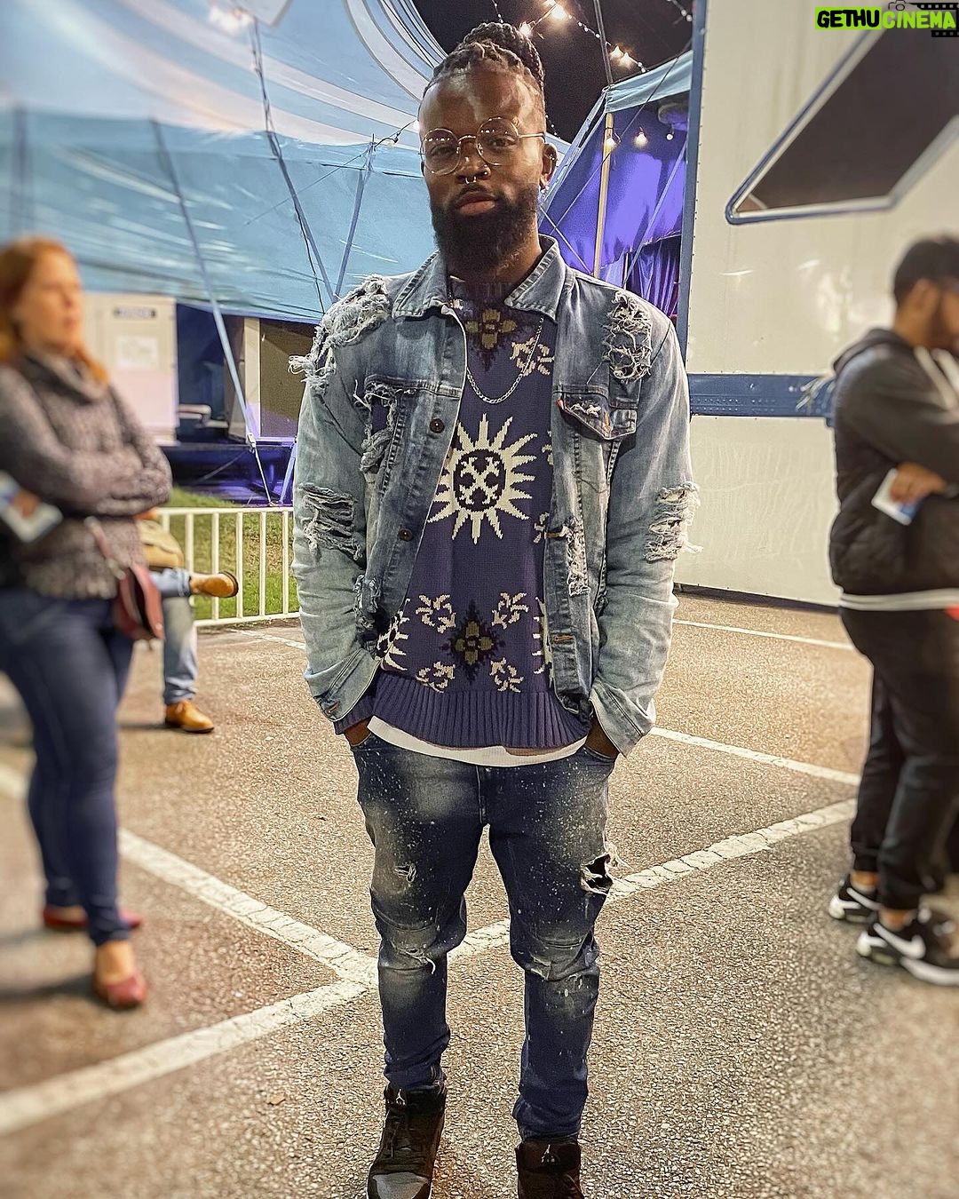 Massengo Júnior Instagram - Ahh vc parece um gringo… Mas eu sou gringo , Made in ANGOLA🇦🇴 🙅🏾♂️😜