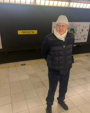 Massimo Boldi Instagram - La prima volta in metropolitana non si scorda mai 😆
.
@michisipulina @manuelaboldiofficial @martiny.boldi