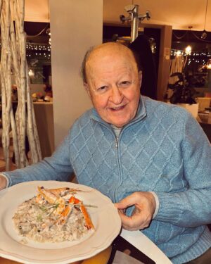 Massimo Boldi Instagram - Stasera al @ristorantezizi ❤️👏 è sempre un piacere venire a trovare i miei amici 🥰 cibo superlativo, servizio eccezionale e atsmofera magica 🙌😍

CONSIGLIATISSIMO SE VI PIACE IL PESCE, a due passi da Milano ✌️✌️