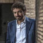 Massimo Polidoro Instagram - "Perché vogliamo dare spiegazione a tutto?" mi chiedono. E la risposta breve è: perché fa parte della natura umana. Poi si possono prendere due strade, quella che conduce a cercare di capire le cose sulla base dei fatti, ovunque ci porti, e quella che dirige ad accogliere qualunque spiegazione, purché ci dia conforto. Ne parliamo oggi insieme... ASCOLTA " Ai Confini"
