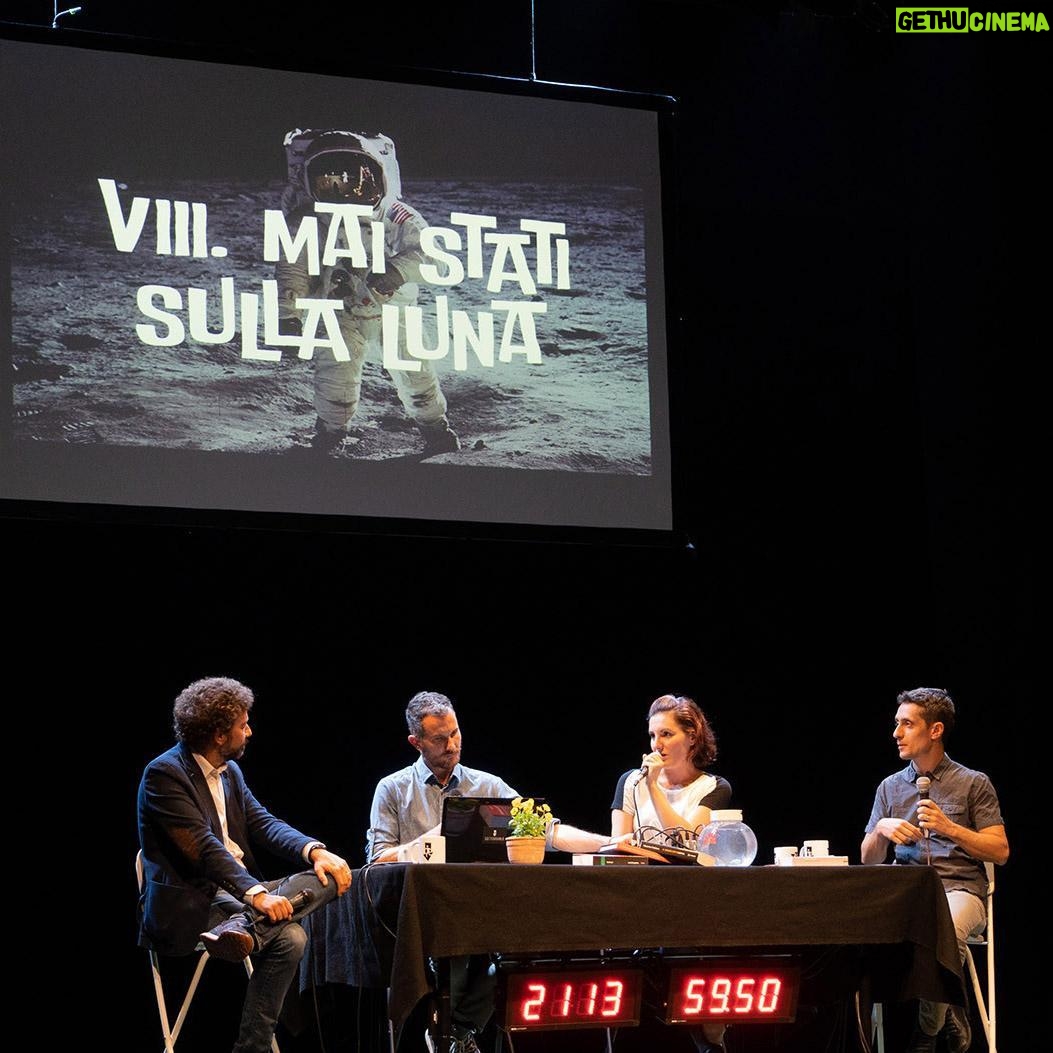 Massimo Polidoro Instagram - Questa sera si conclude il mio giro estivo di presentazioni de "La scienza dell'incredibile" con una conversazione a teatro con gli amici di Sotterraneo, Sara Bonaventura, Claudio Cirri e Daniele Villa. Appuntamento a Ivrea, nel cortile del Museo Garda, alle 21.30!