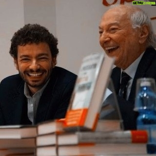 Massimo Polidoro Instagram - Riuscite a immaginare quanto sia stato difficile in questi anni non poterne fare parola quasi con nessuno? Piero Angela mi aveva dato un compito eccezionale, ma anche una grande responsabilità... Ne parlo oggi nell'Avviso ai Naviganti (link in bio e nelle stories) ph: @muriatiberi #pieroangela #lameravigliadeltutto #massimopolidoro