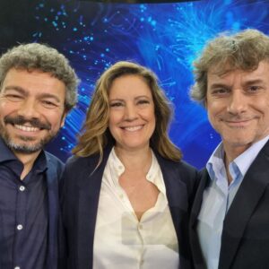Massimo Polidoro Instagram - Il piacere di ritrovarsi in un posto sicuro e tra persone amiche. Una sensazione che penso molti abbiano provato guardando #Noos. Di questo e altro parlo oggi nell'Avviso ai Naviganti (link in bio e nelle stories)