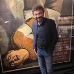 Massimo Polidoro Instagram - Dopo essersi liberato da qualunque tipo di costrizione e prigione immaginabile, il 31 ottobre 1926 Harry Houdini... svaniva per sempre. Incredibilmente, però, riusciva a sfuggire alla prigione che tutto consuma, quella dell'oblio: e ancora oggi, a 97 anni di distanza, il suo nome non solo è ancora famosissimo, ma è tutt'ora sinonimo di "magia". Questo meraviglioso poster gigante che raffigura Houdini durante la celebre fuga dalla camicia di forze - di cui esiste un solo esemplare -, fa parte della straordinaria collezione di David Copperfield, a Las Vegas. #harryhoudini #magia #31ottobre #halloween #davidcopperfield