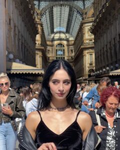 Matilda Morri Instagram - Valleria Emanulorio Gattele Galleria Vittorio Emanuele