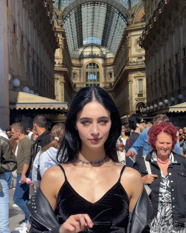 Matilda Morri Instagram - Valleria Emanulorio Gattele Galleria Vittorio Emanuele