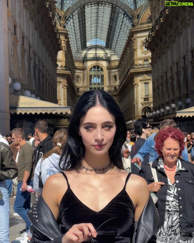 Matilda Morri Instagram - Valleria Emanulorio Gattele Galleria Vittorio Emanuele