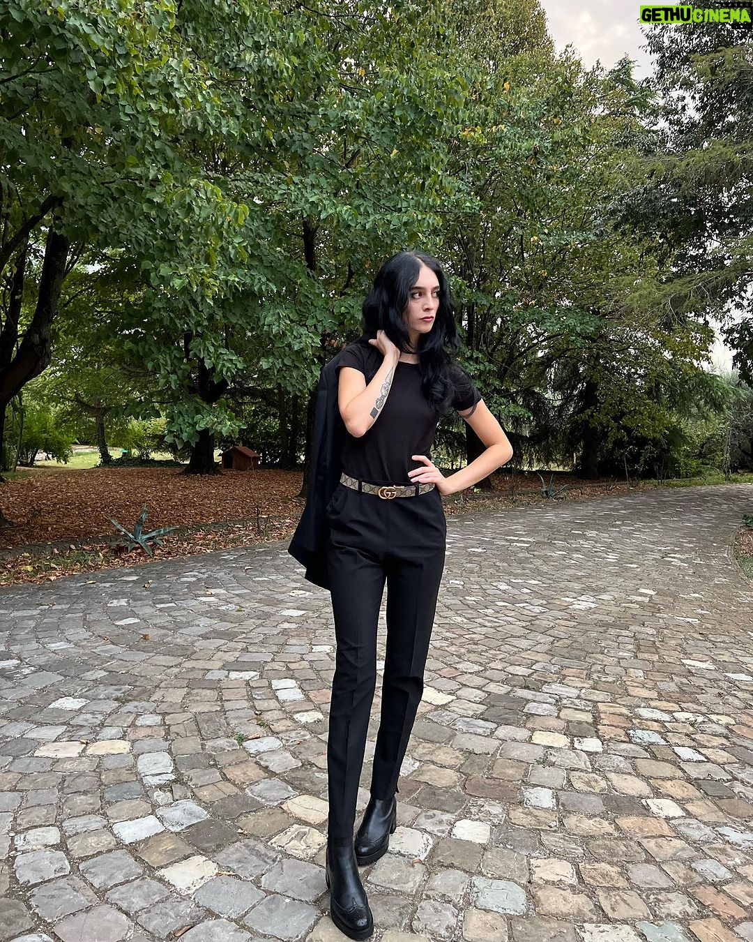 Matilda Morri - 23.8K Likes - “Sinister ma ti vesti sempre uguale?”
“Si”