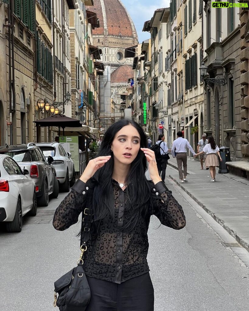 Matilda Morri Instagram - “Sinister ma ti vesti sempre uguale?” “Si” Firenze, Italy