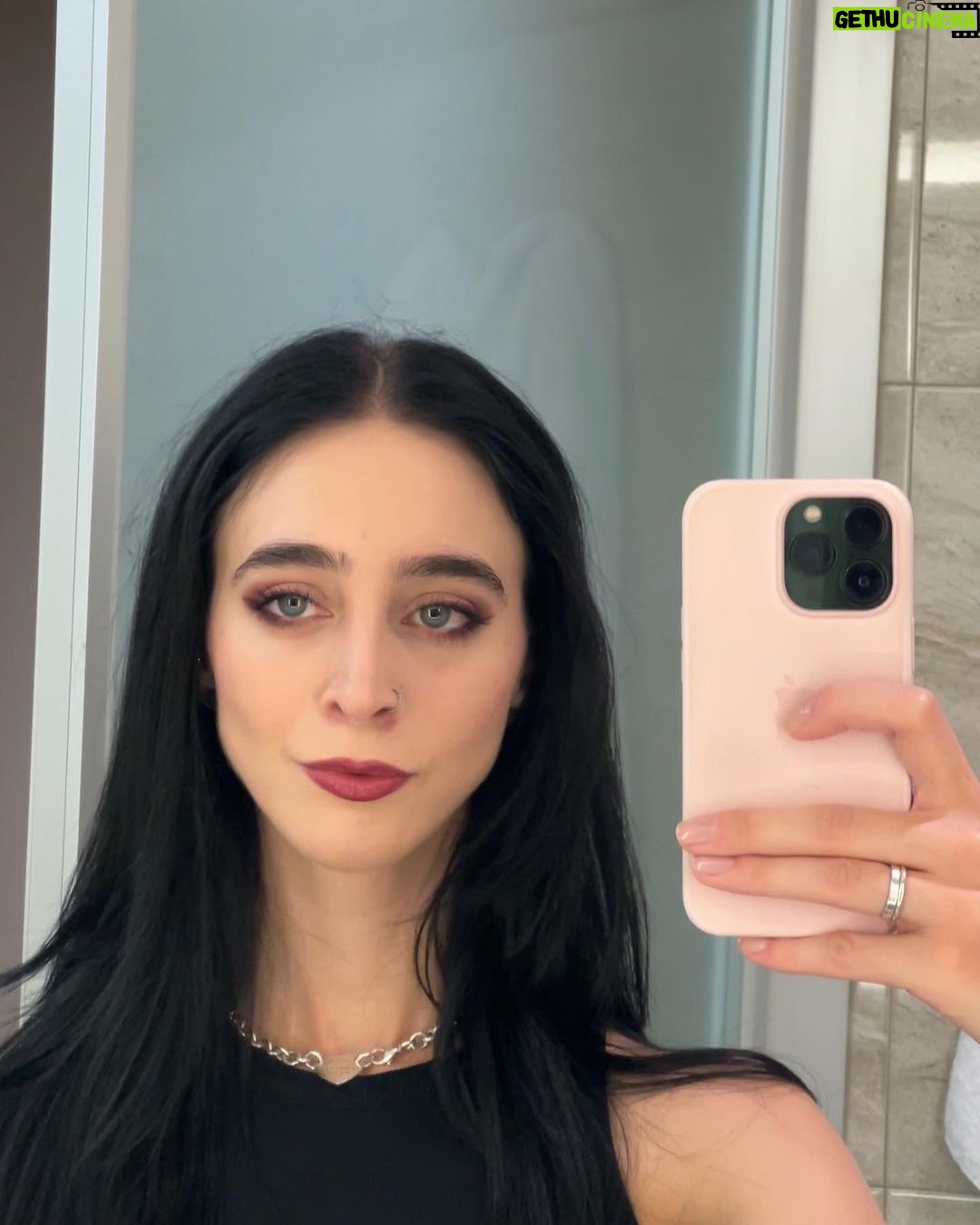 Matilda Morri - 23.8K Likes - “Sinister ma ti vesti sempre uguale?”
“Si”