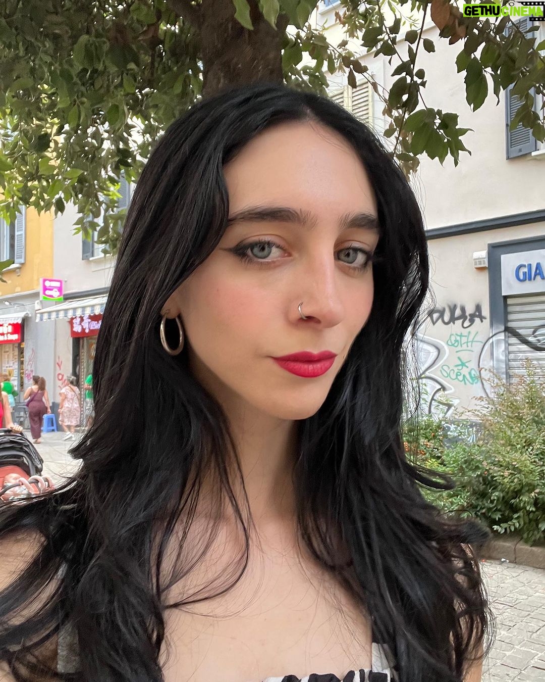 Matilda Morri Instagram - Mi limiterò a fare commenti sul tempo tipo “sta per iniziare la stagione migliore dell’anno” perché ho visto che questo tipo di descrizioni sotto ai post va forte tra le influencer Ah e con “stagione migliore dell’anno” intendo l’autunno, ovviamente Milan, Italy