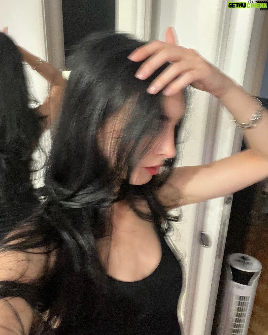 Matilda Morri Instagram - Mi limiterò a fare commenti sul tempo tipo “sta per iniziare la stagione migliore dell’anno” perché ho visto che questo tipo di descrizioni sotto ai post va forte tra le influencer Ah e con “stagione migliore dell’anno” intendo l’autunno, ovviamente Milan, Italy