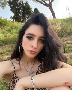 Matilda Morri Instagram - Se a 17 anni mi avessero detto che nel 2023 avrei visto i Mötley Crüe e i Guns N’ Roses a distanza di 1 settimana.. beh onestamente ci avrei creduto perché è proprio una cosa da me 💁‍♀️ Circo Massimo - Roma