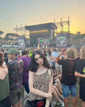 Matilda Morri Instagram - Se a 17 anni mi avessero detto che nel 2023 avrei visto i Mötley Crüe e i Guns N’ Roses a distanza di 1 settimana.. beh onestamente ci avrei creduto perché è proprio una cosa da me 💁‍♀️