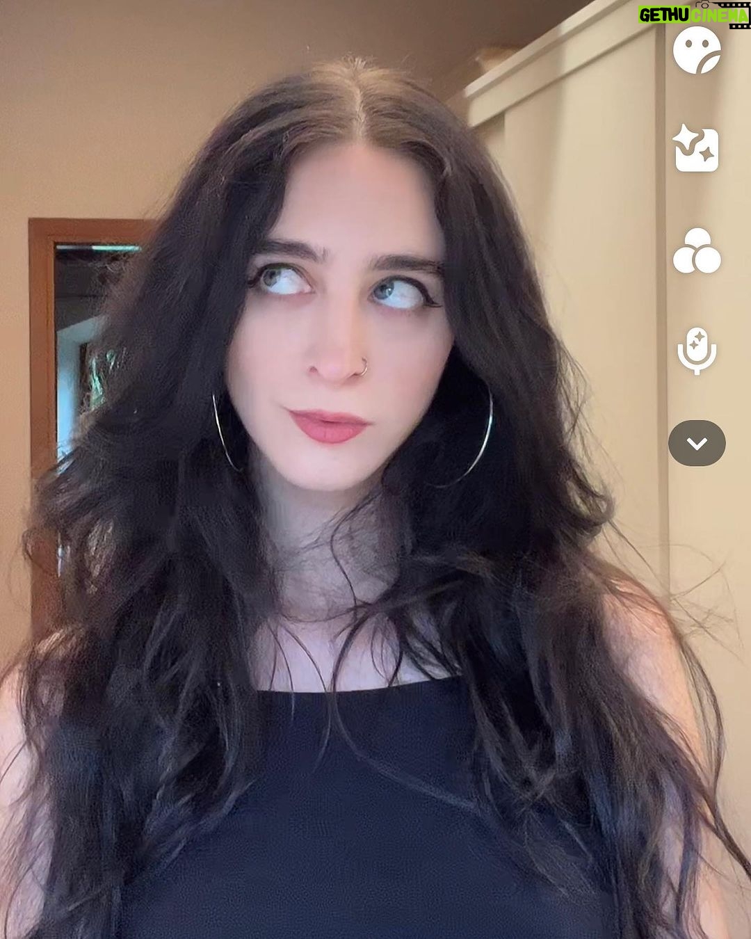 Matilda Morri Instagram - E me fa male ‘o core, ‘o ssaje pure tu