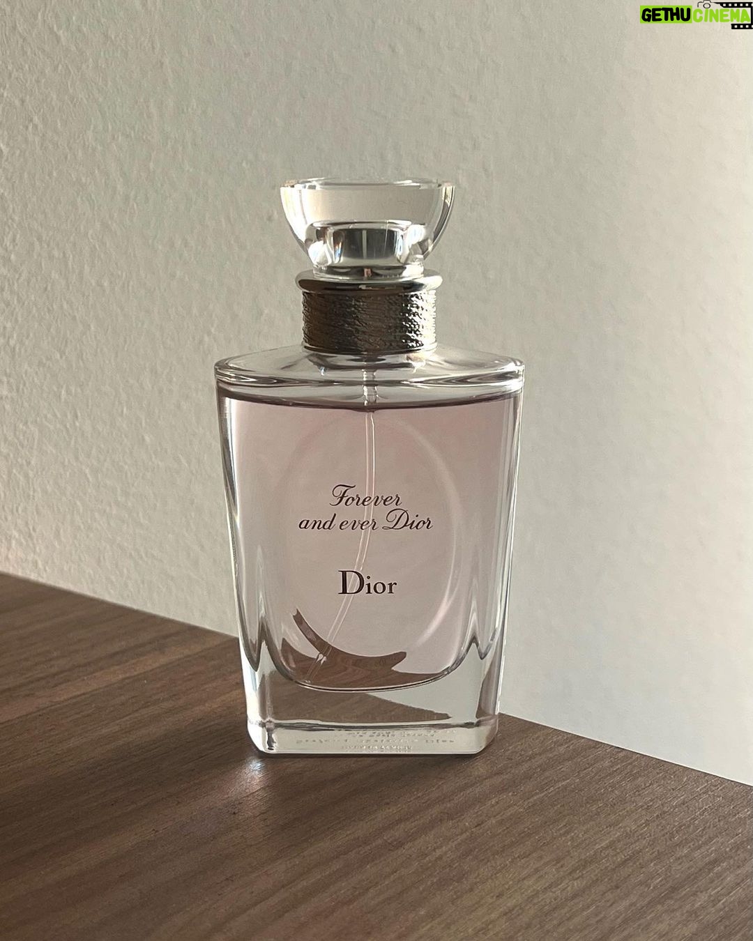 Matilda Morri Instagram - Your favorite pinky t0x1c mommy + Forever & Ever di @dior perchè è un floreale proprio da mammina clean 🎀🧼🌸 Milan, Italy