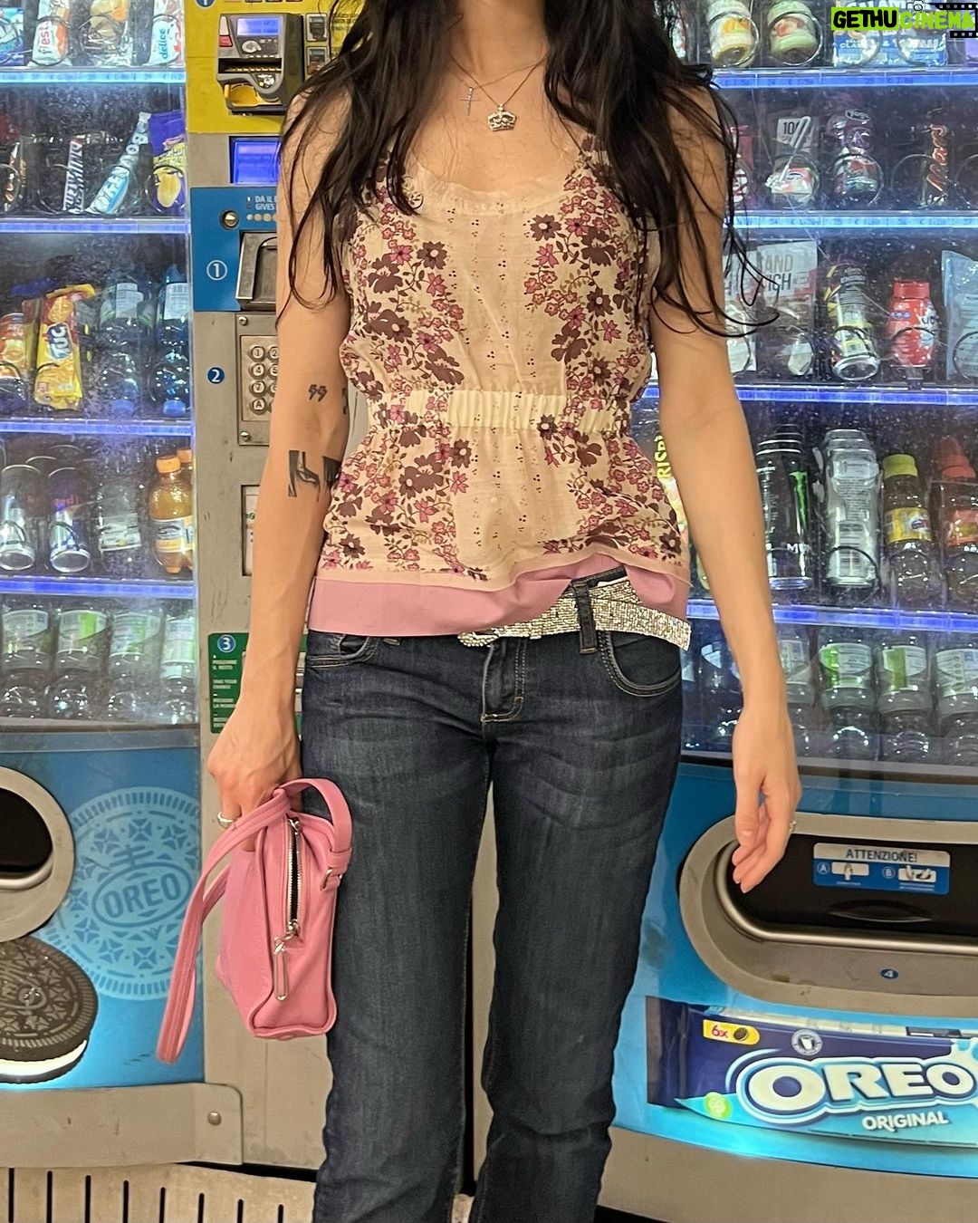 Matilda Morri Instagram - Your favorite pinky t0x1c mommy + Forever & Ever di @dior perchè è un floreale proprio da mammina clean 🎀🧼🌸 Milan, Italy