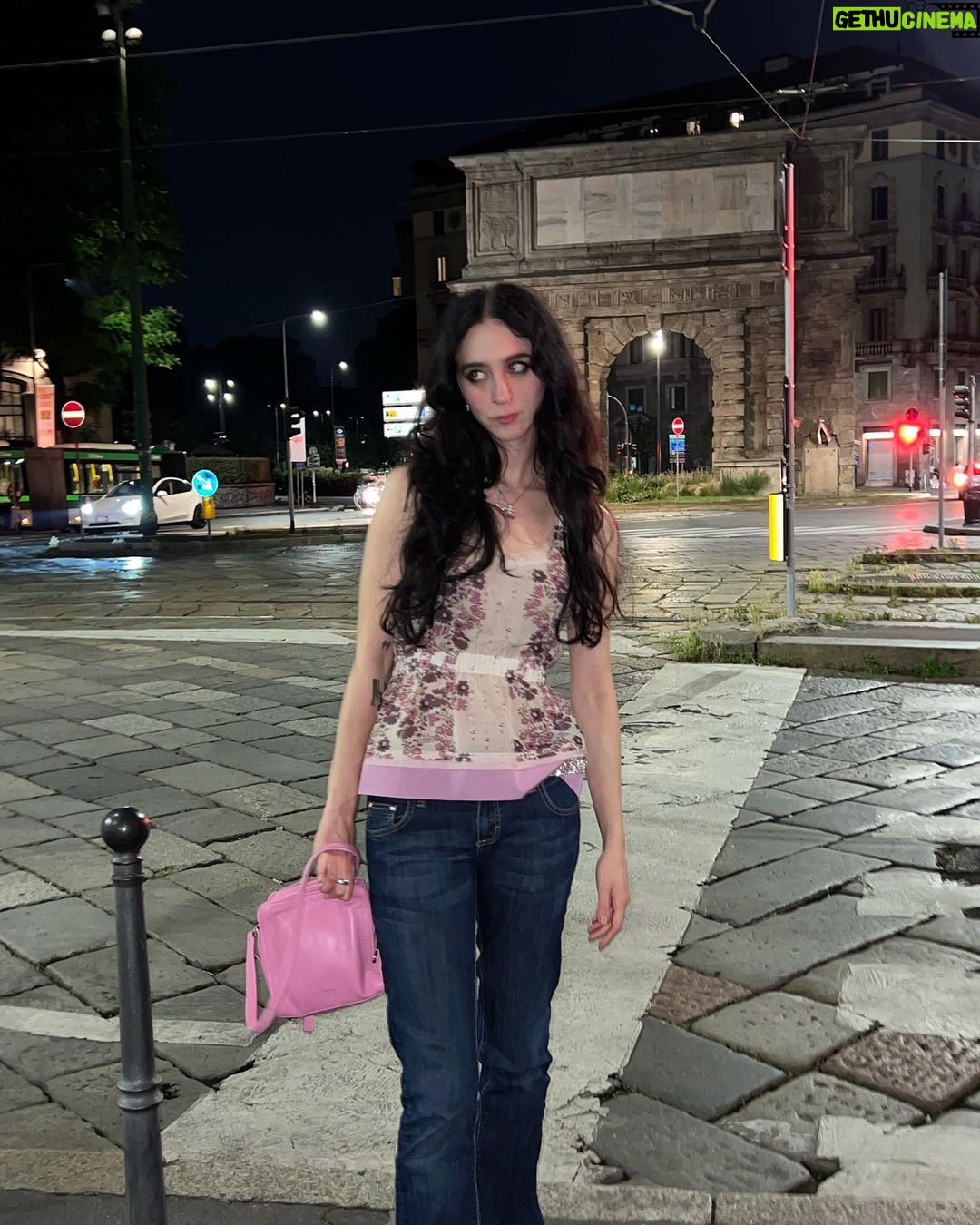 Matilda Morri Instagram - Your favorite pinky t0x1c mommy + Forever & Ever di @dior perchè è un floreale proprio da mammina clean 🎀🧼🌸 Milan, Italy