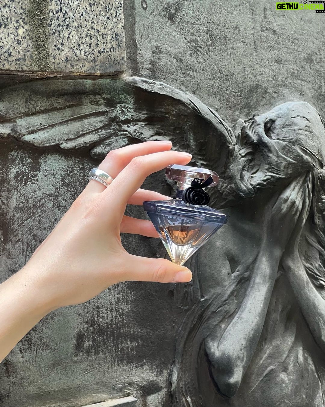 Matilda Morri Instagram - Prima domenica di maggio in buona compagnia……. Cimitero Monumentale di Milano