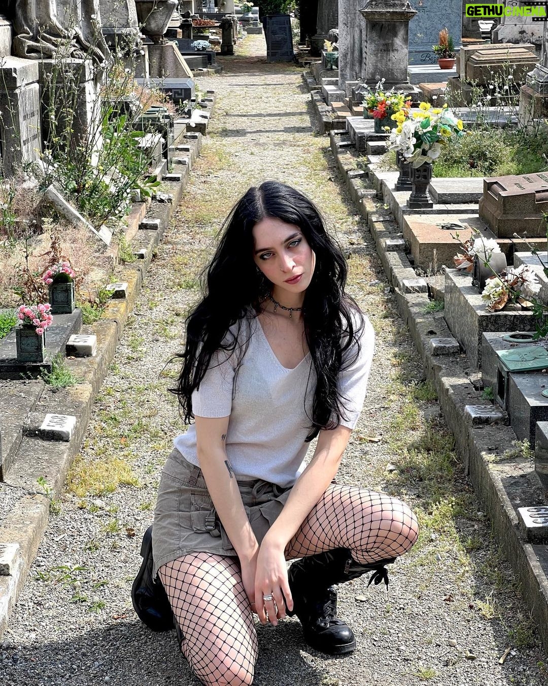 Matilda Morri Instagram - Prima domenica di maggio in buona compagnia……. Cimitero Monumentale di Milano