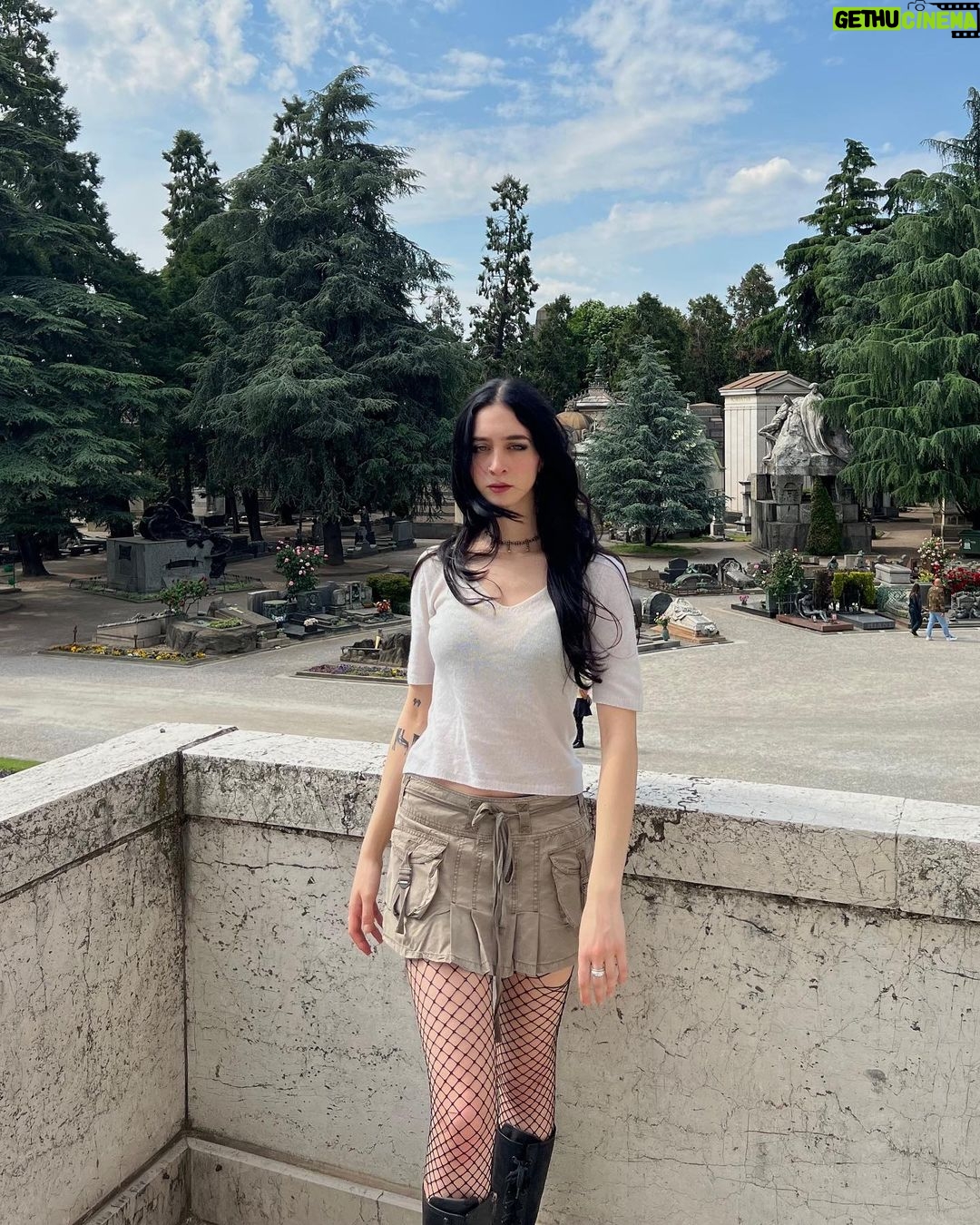 Matilda Morri Instagram - Prima domenica di maggio in buona compagnia……. Cimitero Monumentale di Milano