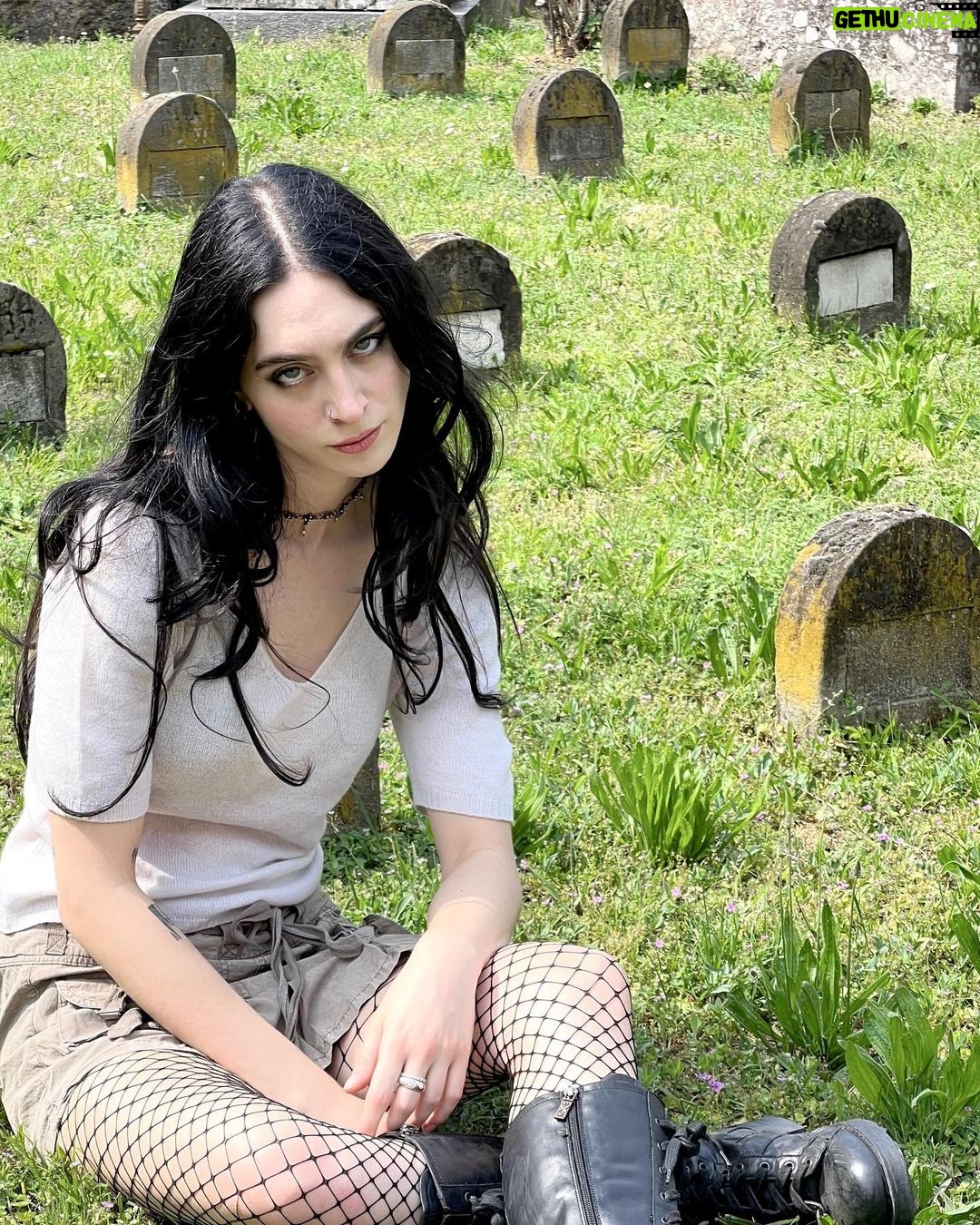 Matilda Morri Instagram - Prima domenica di maggio in buona compagnia……. Cimitero Monumentale di Milano