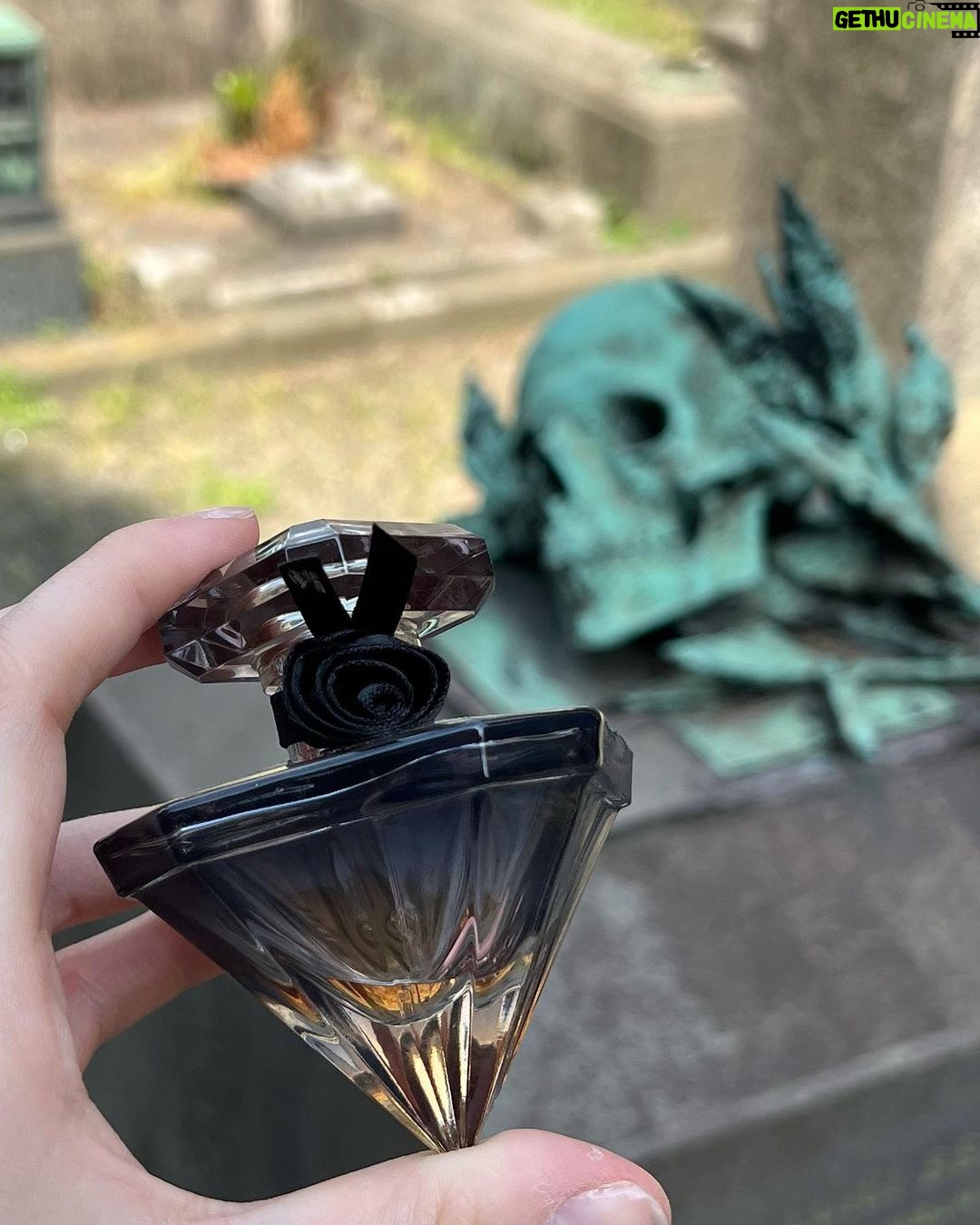 Matilda Morri Instagram - Prima domenica di maggio in buona compagnia……. Cimitero Monumentale di Milano