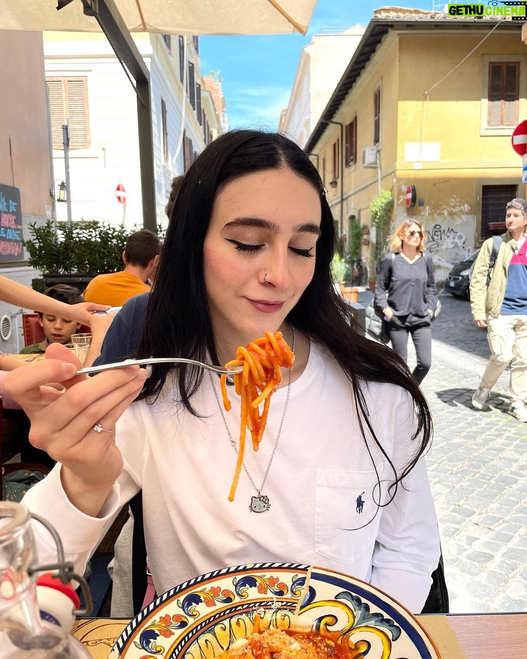 Matilda Morri Instagram - La differenza tra me e Giulio Cesare è che io Imperatrice lo sono davvero. Lui invece no Roma