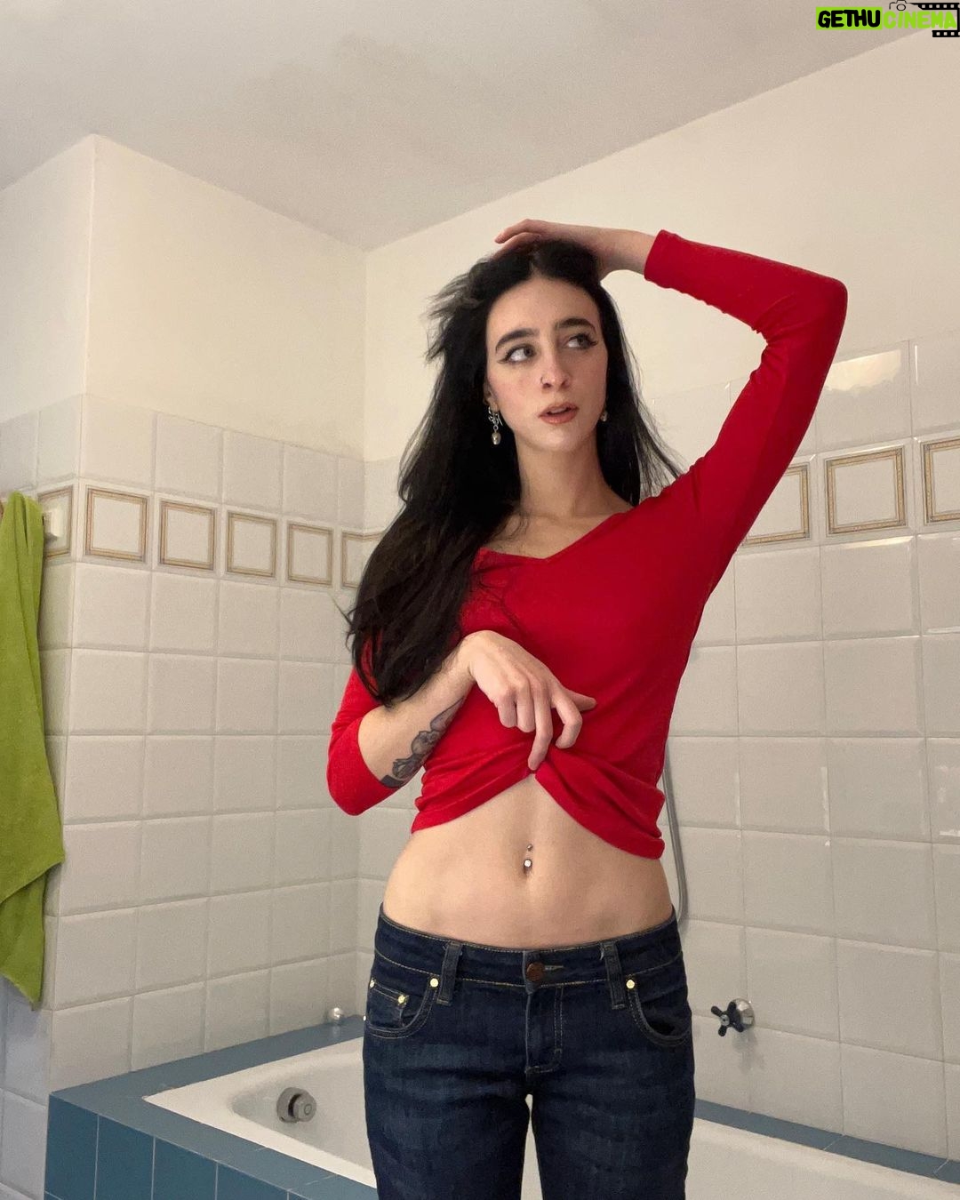 Matilda Morri Instagram - Sono d3pressa ma sp4cco comunque pensa se non lo fossi