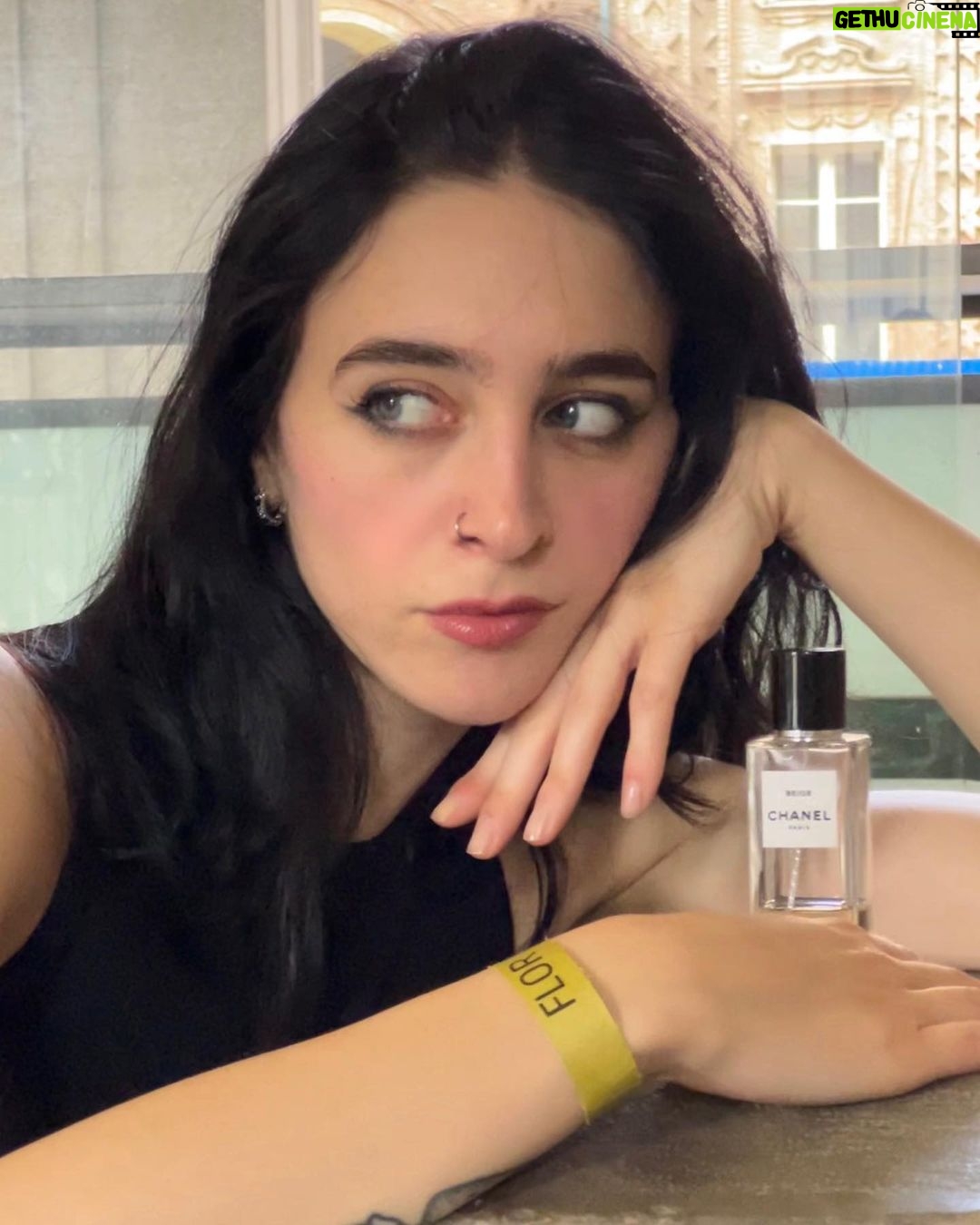 Matilda Morri Instagram - I veri Bo$$ indossano profumi che sanno di pulito 🧼 Torino