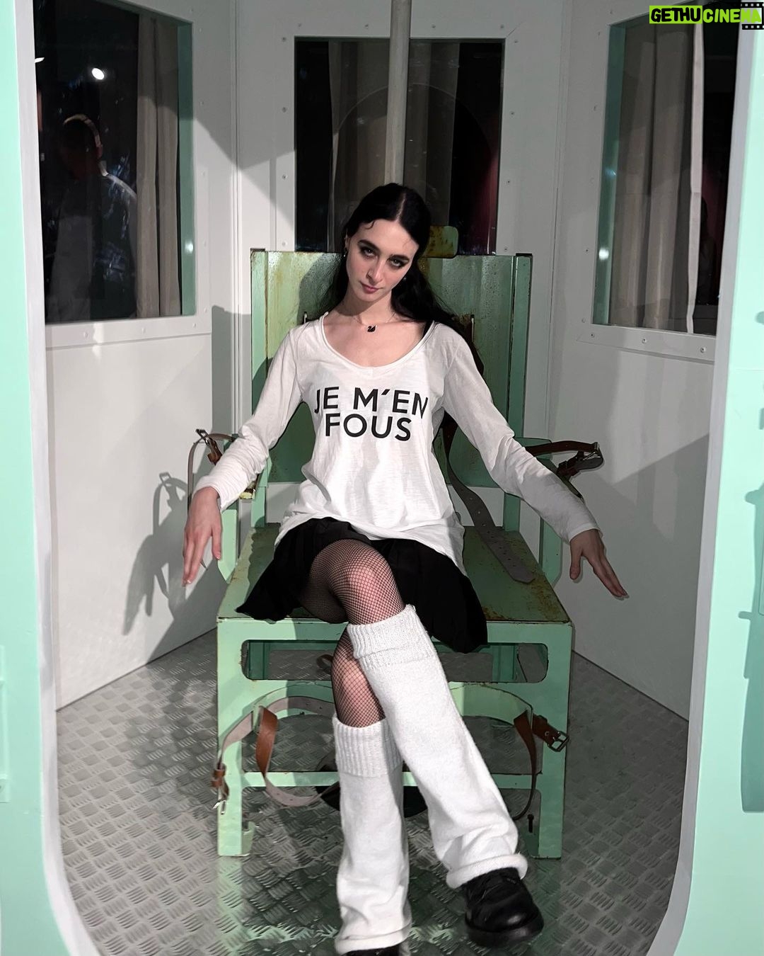 Matilda Morri Instagram - Ho scelto Bleu de Chanel perché è il profumo perfetto per Patrick Bateman (Prossimamente vedrete anche uno stand dedicato a me se continuate a usare profumi di m**** 🔪) Mostra Serial Killer