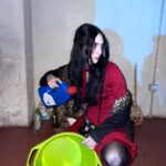 Matilda Morri Instagram - Riassunto Esxence 2023: Ho pulito i pavimenti come una vera femmina, ho scoperto diversi profumi (quello ispirato al fiume Volga costa €600), NON ho dormito, ho trasformato Alex in una vera e-girl della Gen Z, ho fatto una cena pazzesca con il team di @tizianaterenzi.official e ho vinto un paio di corna alla tombola di @nobile1942 Esxence - The Scent Of Excellence