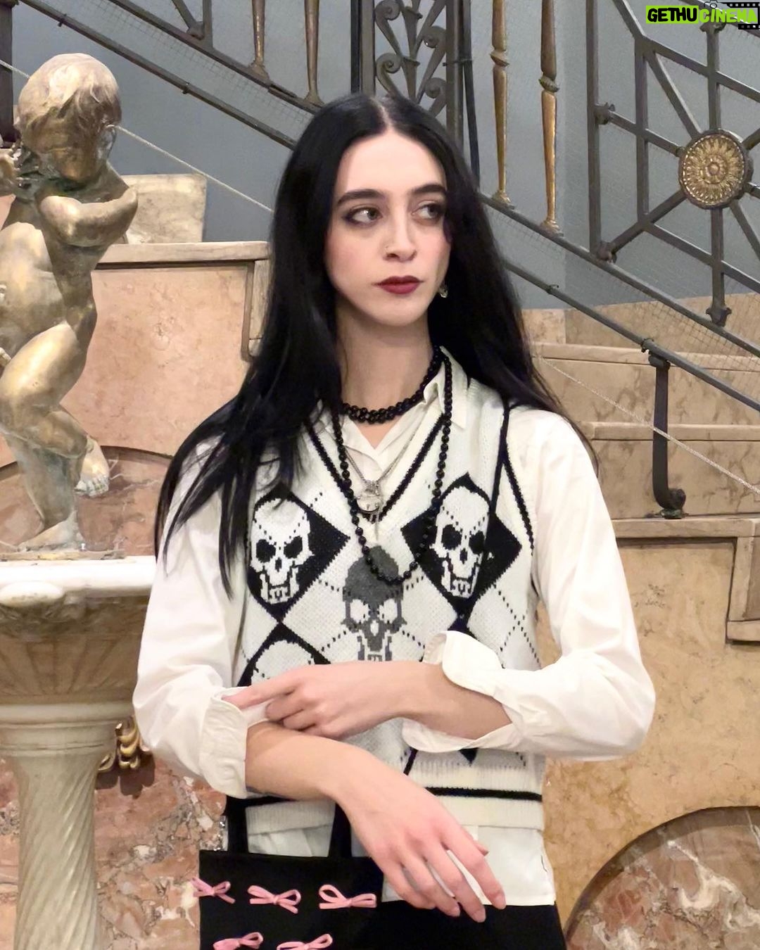 Matilda Morri Instagram - Sono andata al cinema a vedere il film su Napoleone. Ok non male come imperatore, peró io sono più cool