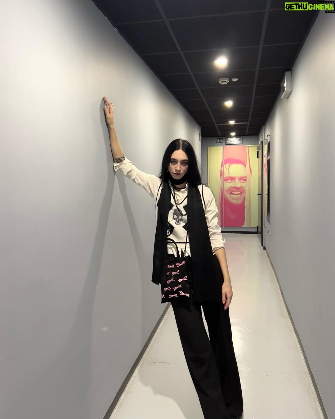 Matilda Morri Instagram - Sono andata al cinema a vedere il film su Napoleone. Ok non male come imperatore, peró io sono più cool