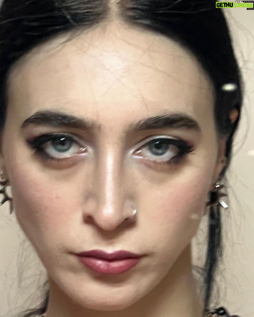 Matilda Morri Instagram - Ho passato un buon weekend tra concerto dei Lorna Shore e cose nerd a Milano Games Week, oggi è martedì e sono ancora vestita uguale