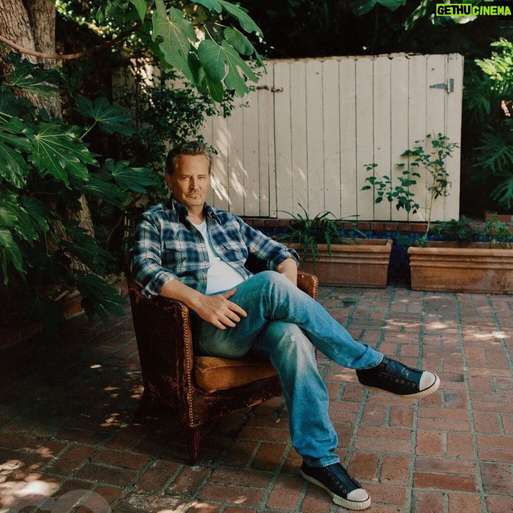 Matthew Perry Instagram - “The bravery of Perry’s book is not just in what he says, or how he says it, and how unflinching he is in his commitment to say it, but that he chose to say it at all.” - @gq // Story by Chris Heath / 📸 @ryanpfluger #friendsloverbook
