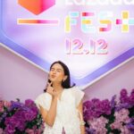 Maudy Ayunda Instagram - Keseruan di Makassar beberapa waktu kemarin. 💕 Seneng bgt bisa cerita-cerita lebih banyak tentang @fromthisisland dan temen2 bisa nyobain produknya secara langsung juga. 🥹 Btw, hari ini hari terakhir kalian bisa cobain the Power Glow Set secara langsung di Lazada 12.12 Pop Up Festival orr you can also get it online di aplikasi @lazada_id. 🫰