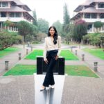 Maudy Ayunda Instagram - Another milestone for @fromthisisland - grounded in collaboration, academia, and passion for Indonesia. Selasa, 14 November 2023: penandatangan Memorandum of Understanding (MOU) atau kerjasama antara From This Island (PT Inovasi Alam Nusantara) dan Sekolah Farmasi ITB @farmasiitb. Terimakasih yang sebesar-sebesarnya kepada Dekan Sekolah Farmasi Prof. I Ketut Adnyana Ph.D beserta jajarannya dan para dosen yang sudah menyambut baik proposal sejak awal diskusi dan menghadiri momen spesial tersebut. Kerjasama ini mendukung latar belakang didirikannya From This Island, yaitu keinginan kami untuk memfaatkan kekayaan alam nusantara Indonesia dalam penggunaan dan produksi kosmetik. Riset, sains dan teknologi merupakan fondasi dari misi brand kami, dan kami percaya Sekolah Farmasi ITB merupakan partner yang tepat dalam upaya membangun program riset dan pengembangan ekstrak lokal yang lebih mendalam lagi. Semoga gotong royong ini bisa membuahkan hasil dan inovasi yang baik, sekaligus mengharumkan nama Indonesia dan kepulauannya. Btw seneng banget karena aku dan FTI sempat ngobrol-ngobrol dengan mahasiswa dan mengisi Kuliah Tamu, mengangkat topik: “Challenges in Using Natural Ingredient Development for Cosmetic Application” + jalan-jalan tour laboratorium. Dan kenapa yaa kayanya aku emang hobi banget ke kampus, kampusnya super rimbun, intimate, dan pewe sekaliih @itb1920 💕