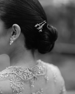 Maudy Ayunda Instagram - Bridesmaid season. 

Wore a custom kebaya by @askyfebrianti. Really loved how it turned out, thank youuuu 💕