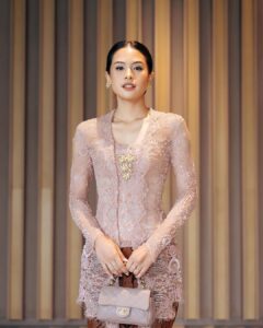 Maudy Ayunda Instagram - Bridesmaid season. Wore a custom kebaya by @askyfebrianti. Really loved how it turned out, thank youuuu 💕