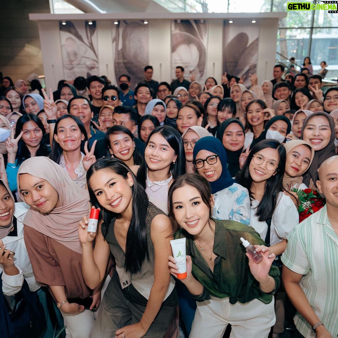 Maudy Ayunda Instagram - Thinking back to exactly one week ago, the day we introduced @fromthisisland to the world. So appreciative of those who came and celebrated with us, and for those who have sent us glowing reviews + constructive feedback since then. Terima kasih 🥹 So proud of the FTI team. So grateful for my amazing partner @patdavina. So excited for what’s in store for us. Energized by the mission of bringing the Indonesian skincare story to the world, and for the learnings we will inevitably gain throughout the journey. This is just the beginning 💕