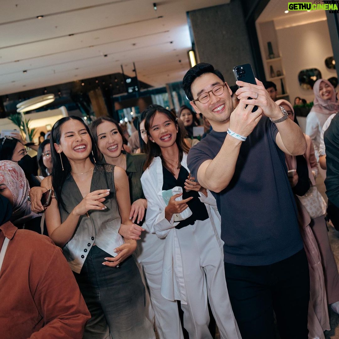 Maudy Ayunda Instagram - Thinking back to exactly one week ago, the day we introduced @fromthisisland to the world. So appreciative of those who came and celebrated with us, and for those who have sent us glowing reviews + constructive feedback since then. Terima kasih 🥹 So proud of the FTI team. So grateful for my amazing partner @patdavina. So excited for what’s in store for us. Energized by the mission of bringing the Indonesian skincare story to the world, and for the learnings we will inevitably gain throughout the journey. This is just the beginning 💕