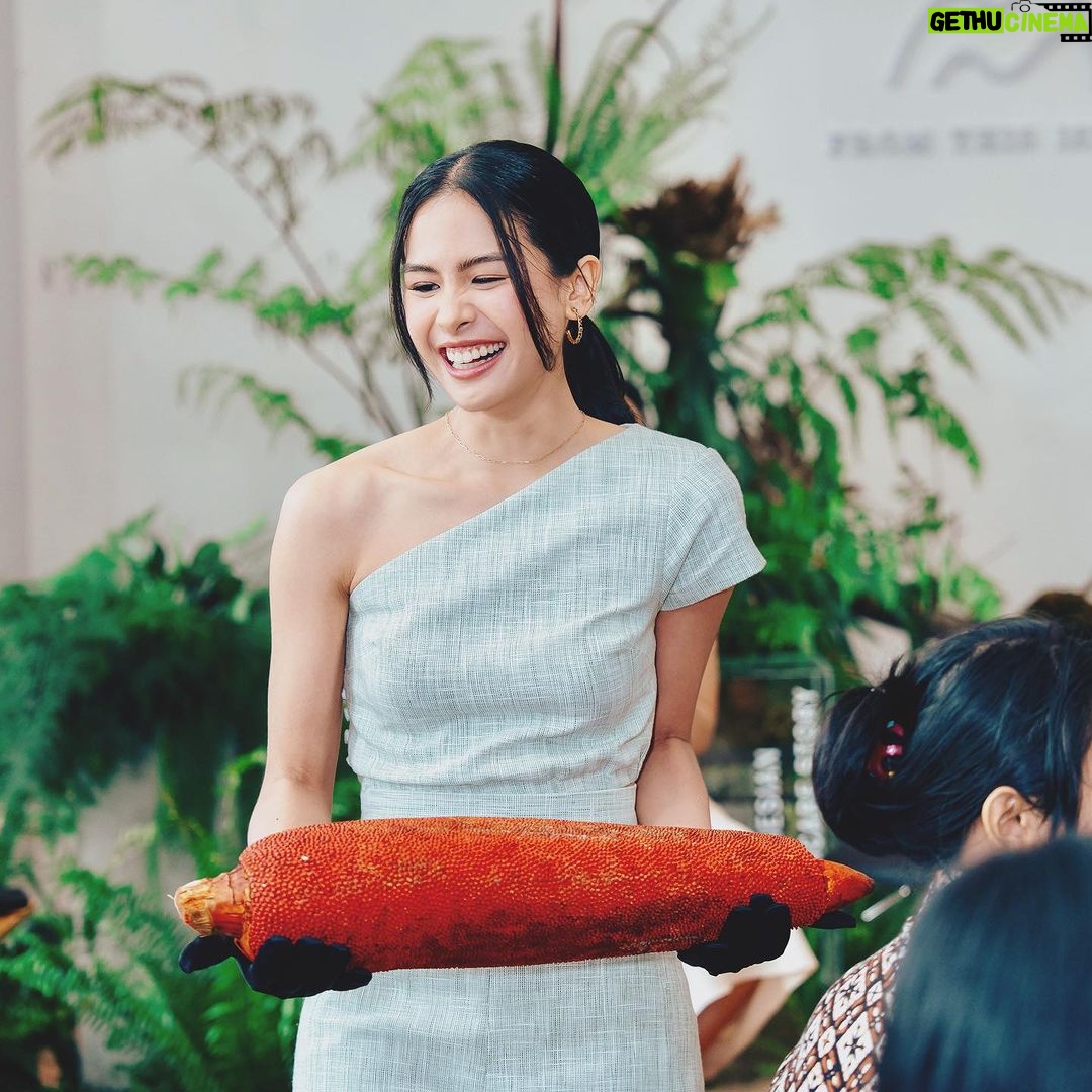 Maudy Ayunda Instagram - Our private pre-launch event for @fromthisisland: what a day! We are so grateful for media friends and skincare enthusiasts who came and showed our brand some love. Senang banget bisa bercerita tentang aspirasi, filosofi, dan cerita di balik brand kami. Dan terharu banget mendengar langsung first impressions yang amat sangat positif. I was almost brought to tears 🥹 Come and celebrate our launch tomorrow in Ashta District 8 in the Main Atrium, 1-3pm. Ga sabar mau ketemu dan cerita banyak tentang kesayanganku yang ini! 💕 @fromthisisland products are available for purchase TOMORROW, Sunday 29th of October. ONLINE starting at noon (12.00 pm) and OFFLINE in our pop-up store in Ashta.