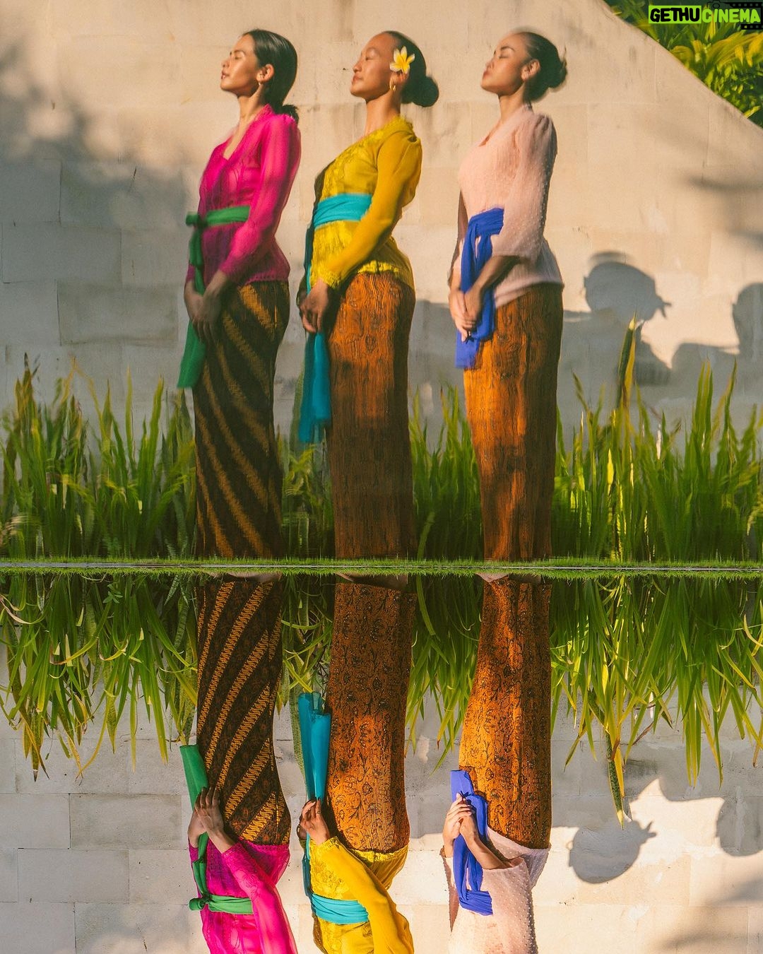 Maudy Ayunda Instagram - Sisterhood of the travelling kebayas.