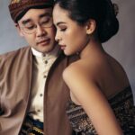 Maudy Ayunda Instagram - Roots. 🇮🇩 Behind every human being, there are stories, narratives, and traditions from generations past. We may not be conscious of it, but we carry them everyday. I find it beautiful and intriguing. Today, I wear my heritage (and the history and stories that come with it!) proudly, so that they live on through me. Kudos to J for leaning in to this Javanese pre-wedding photoshoot a year ago. 🤣 Dirgahayu Indonesiaku ❤️