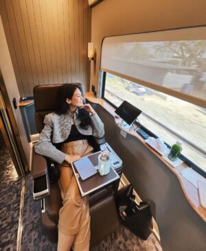 Maudy Ayunda Instagram - Day trip with @kai121_‘s new suite class compartment! 

Really enjoyed my own private cubicle with such comfortable seats and the great services from the lovely staff. Makes work trips less tiring. 💕