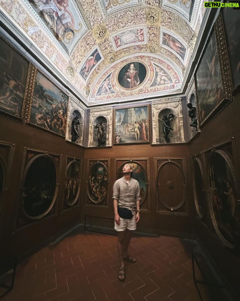 Maudy Ayunda Instagram - Florentine weekend part 1 Check out a map of Indonesia as the Medicis imagined it! Florence, Italy