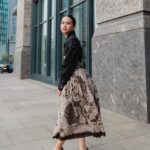 Maudy Ayunda Instagram - Right before the ASEAN Business Awards where I had the honor to be contribute as a judge for the youth ASEAN under 40 category. Wearing this amazing contemporary take on Indonesian Batik. Serving hanbok-batik vibes. 🖤 @wilsenwillimofficial @imeldaimew