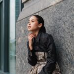 Maudy Ayunda Instagram - Right before the ASEAN Business Awards where I had the honor to be contribute as a judge for the youth ASEAN under 40 category. Wearing this amazing contemporary take on Indonesian Batik. Serving hanbok-batik vibes. 🖤 @wilsenwillimofficial @imeldaimew