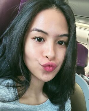 Maudy Ayunda Instagram - Skin feelin plumpy. 🏝️